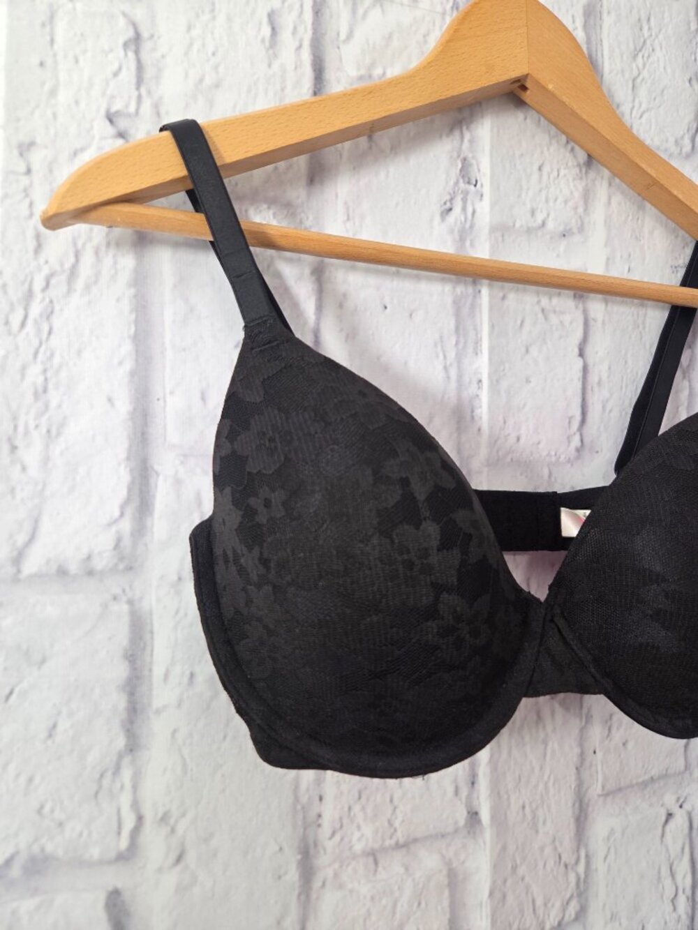 PINK Victoria's Secret 32DD Black Floral Lace Padded Underwire Bra - Picture 2 of 8